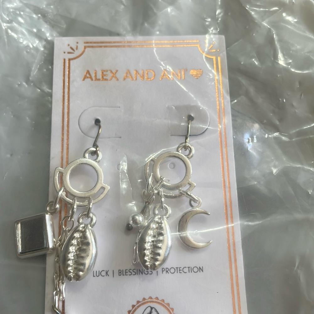 Alex and Annie Pika shell cluster earring